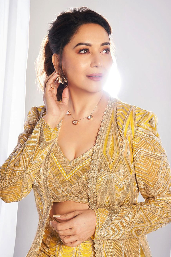 Madhuri-Dixit-6.jpg 7
