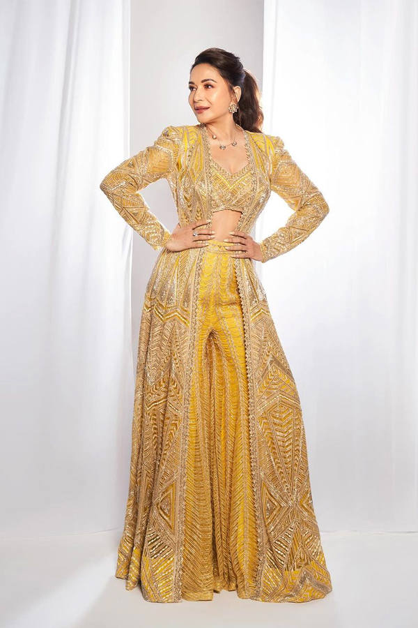 Madhuri-Dixit-8.jpg 9