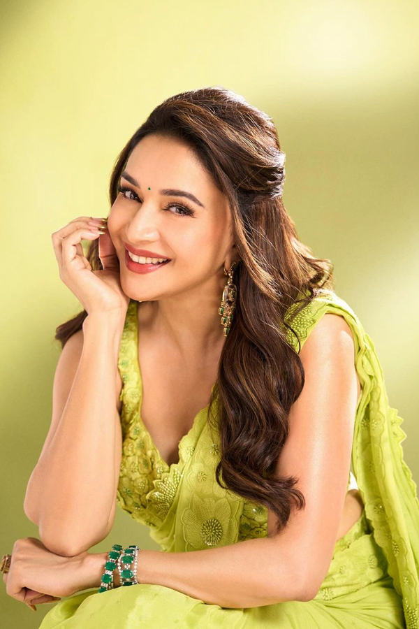 Madhuri-Dixit-9.jpg 10