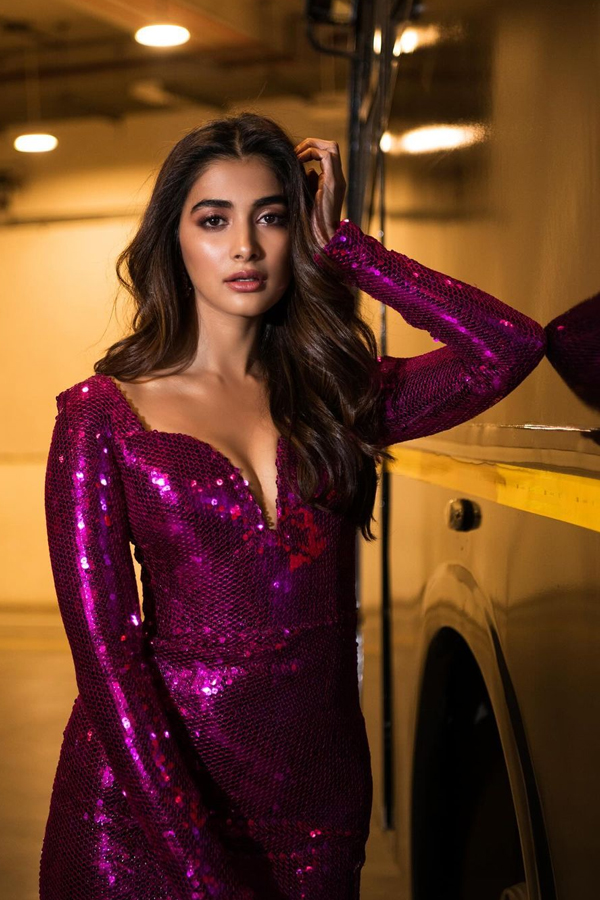 Pooja-Hegde-9.jpg 10