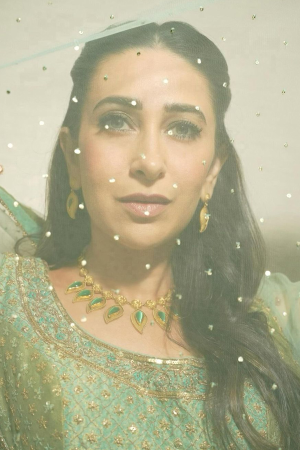Karisma-Kapoor-4.jpg 5
