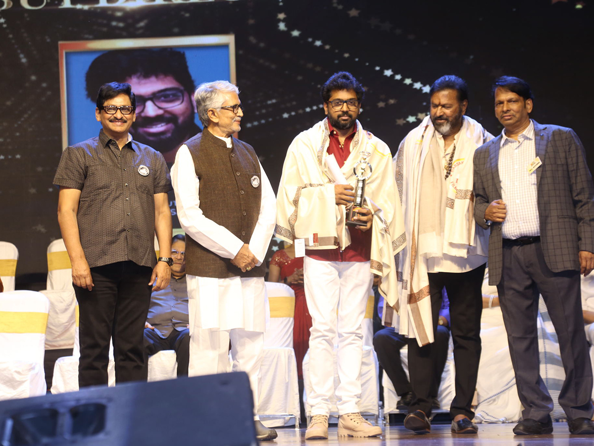 Dharsakaratna_20DNR_20Film_20Awards_20Function_20Shilpakala_20Vedika_2C_20Hyderabad-_20_2810_29.jpg 10