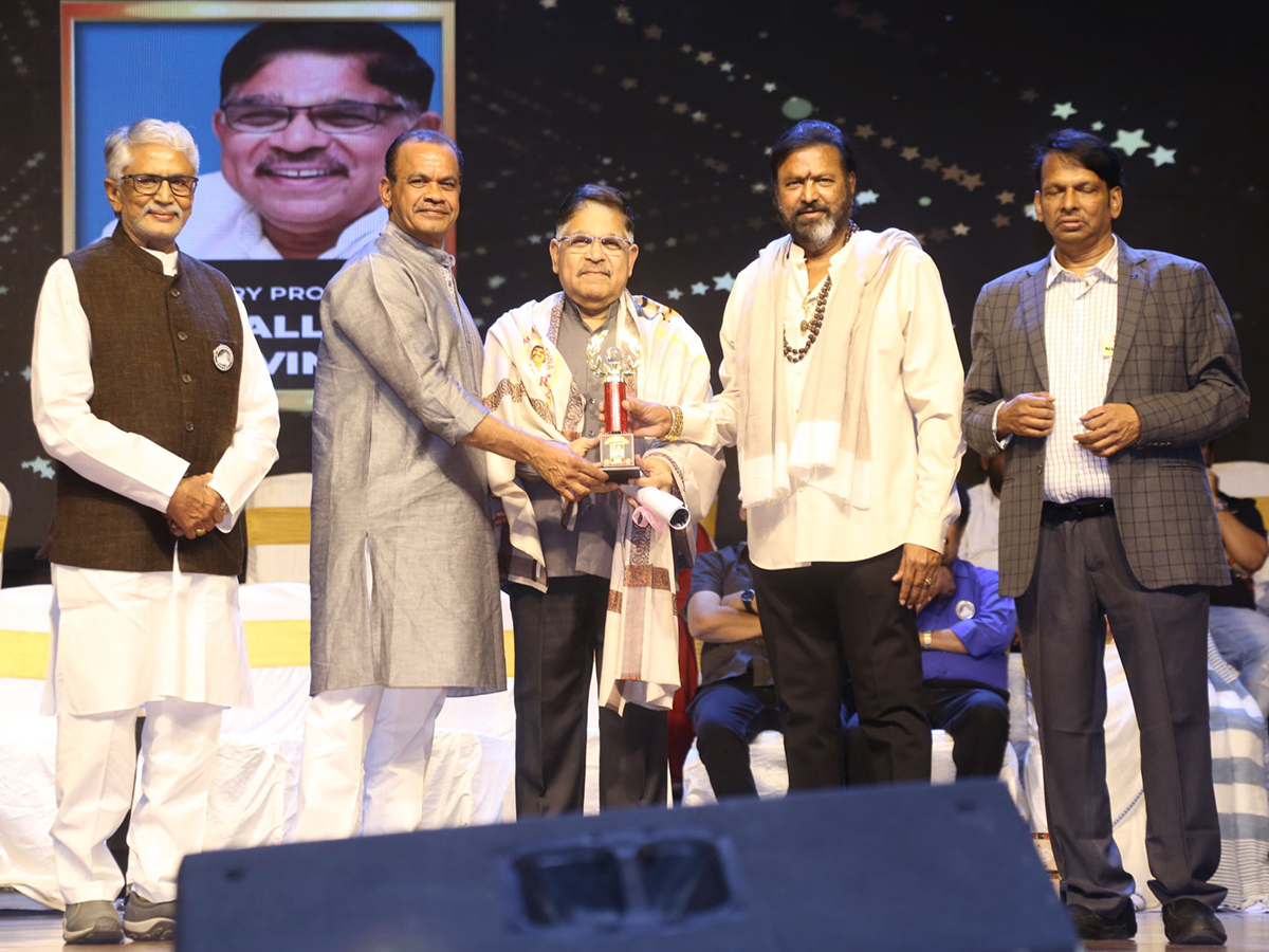 Dharsakaratna_20DNR_20Film_20Awards_20Function_20Shilpakala_20Vedika_2C_20Hyderabad-_20_2816_29.jpg 16