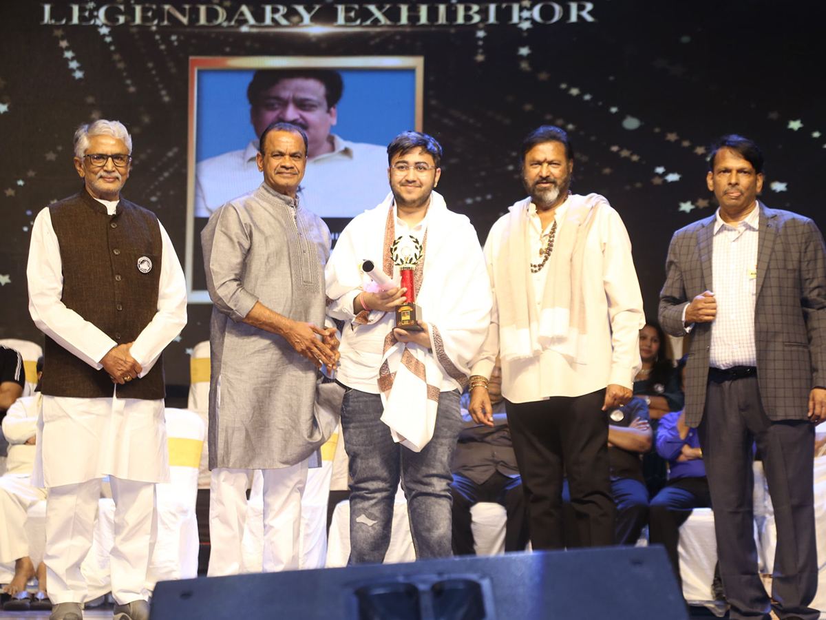 Dharsakaratna_20DNR_20Film_20Awards_20Function_20Shilpakala_20Vedika_2C_20Hyderabad-_20_2817_29.jpg 17