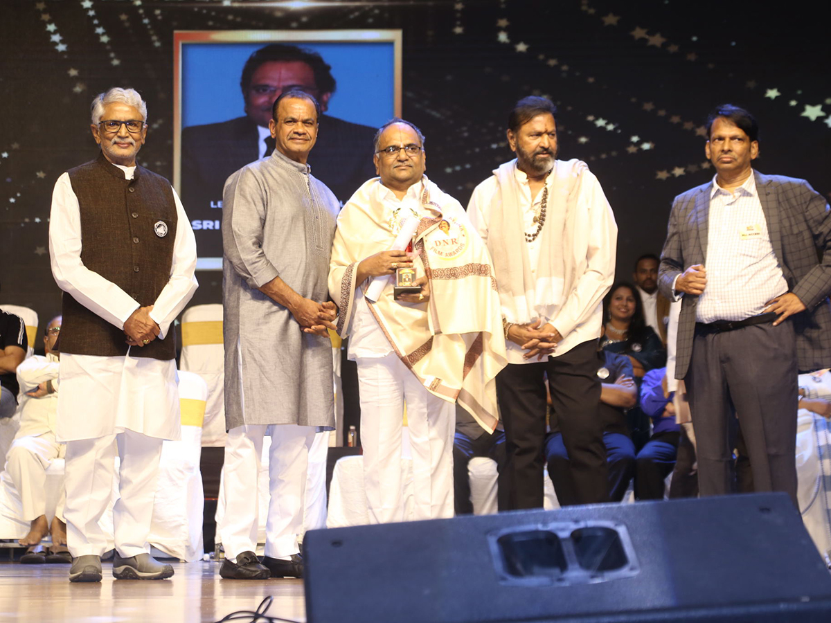 Dharsakaratna_20DNR_20Film_20Awards_20Function_20Shilpakala_20Vedika_2C_20Hyderabad-_20_2818_29.jpg 18