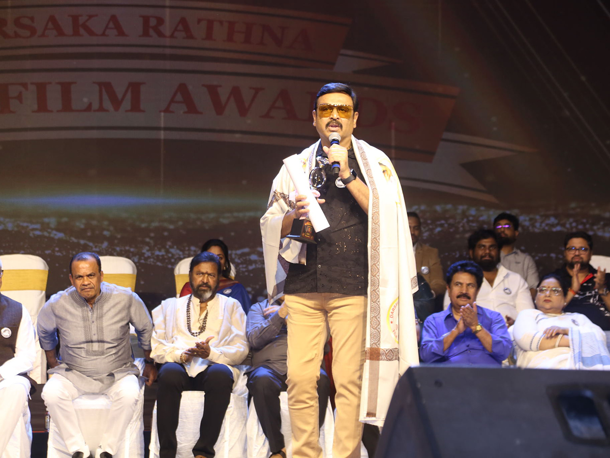 Dharsakaratna_20DNR_20Film_20Awards_20Function_20Shilpakala_20Vedika_2C_20Hyderabad-_20_2820_29.jpg 20