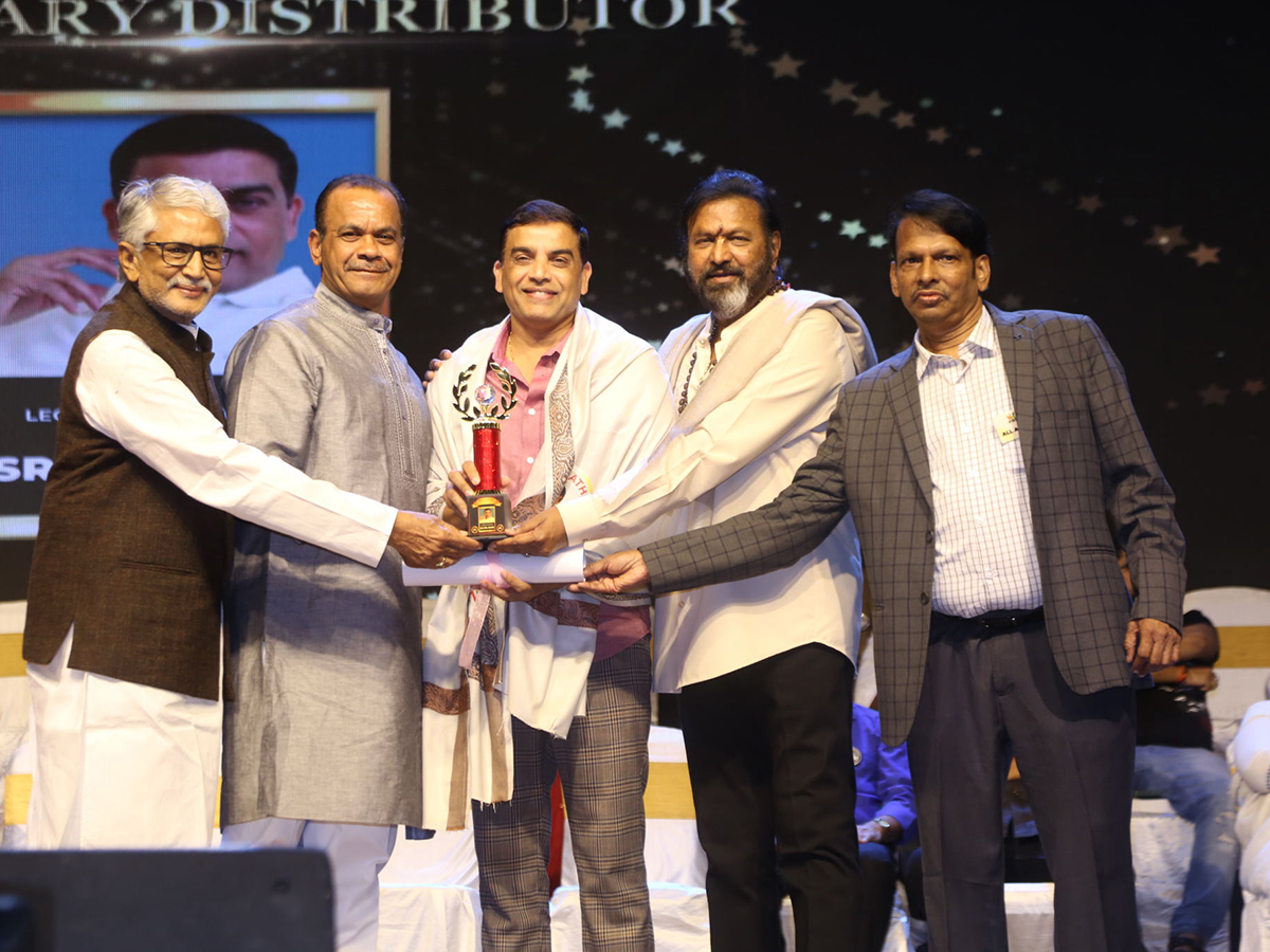 Dharsakaratna_20DNR_20Film_20Awards_20Function_20Shilpakala_20Vedika_2C_20Hyderabad-_20_2822_29.jpg 22