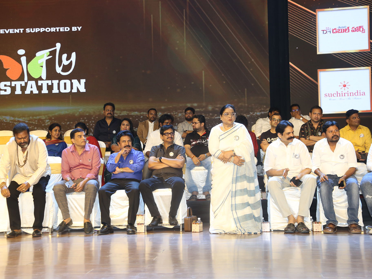 Dharsakaratna_20DNR_20Film_20Awards_20Function_20Shilpakala_20Vedika_2C_20Hyderabad-_20_2824_29.jpg 24