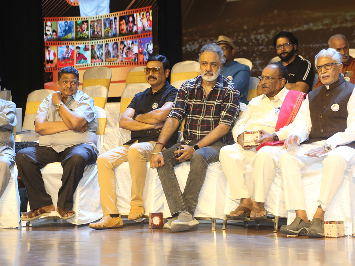 Dharsakaratna_20DNR_20Film_20Awards_20Function_20Shilpakala_20Vedika_2C_20Hyderabad-_20_2825_29.jpg 25
