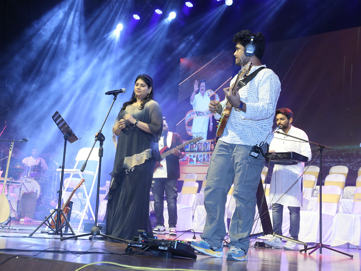 Dharsakaratna_20DNR_20Film_20Awards_20Function_20Shilpakala_20Vedika_2C_20Hyderabad-_20_2828_29.jpg 28
