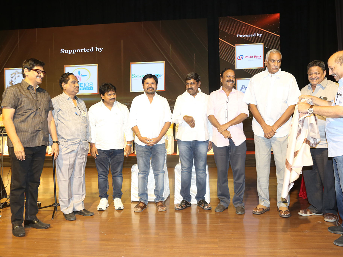Dharsakaratna_20DNR_20Film_20Awards_20Function_20Shilpakala_20Vedika_2C_20Hyderabad-_20_2843_29.jpg 43
