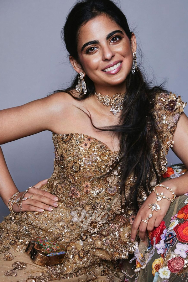 0.Isha-Ambani-Met-Gala-2024.jpg 8