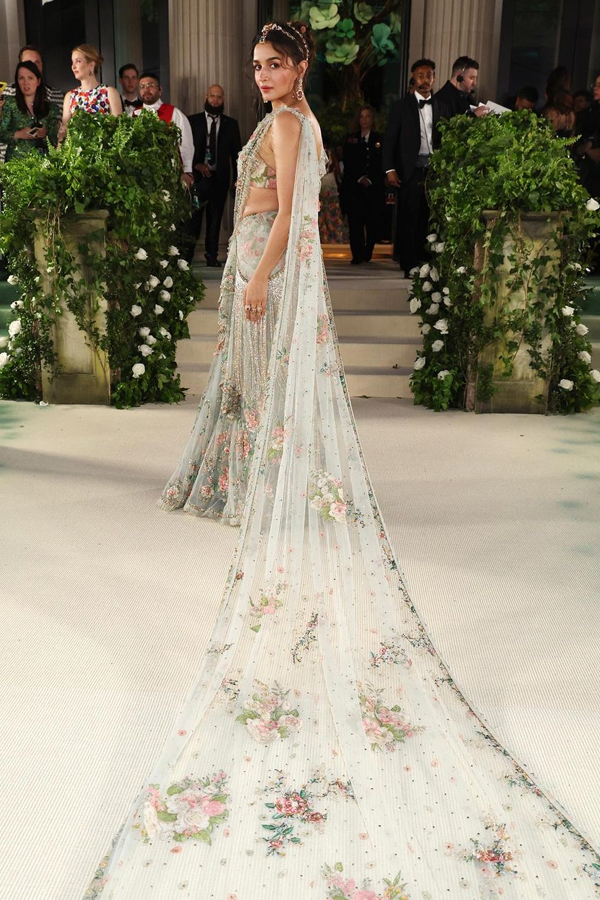 1.Alia-Bhatt_Met-Gala-2024.jpg 2