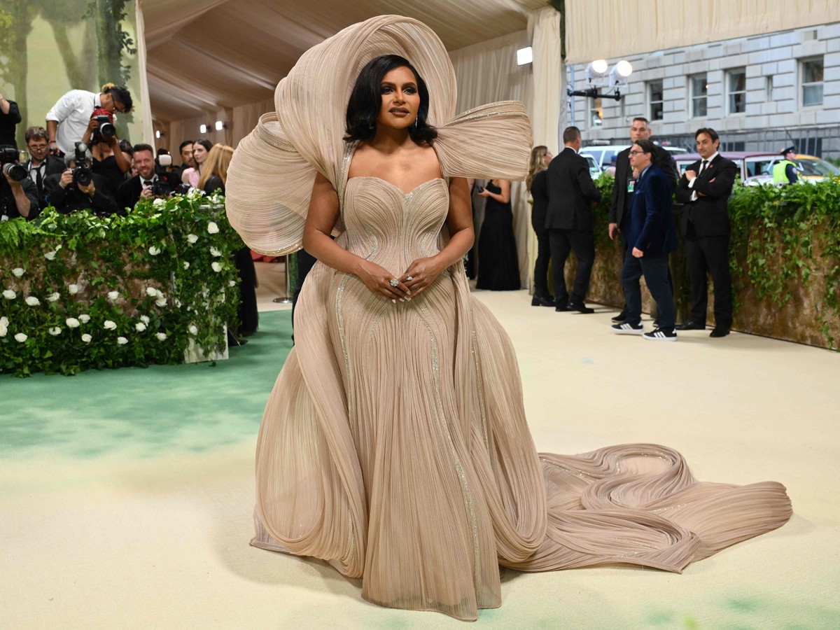 4.Mindy-Kaling_Met-Gala-2024.jpg 5