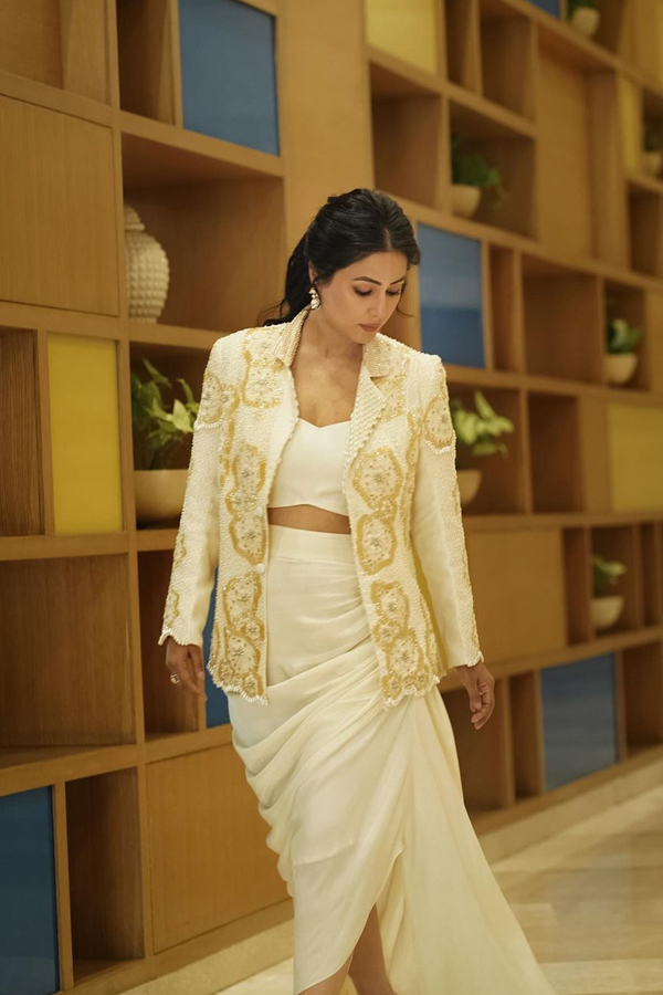 Hena-Khan-5.jpg 6