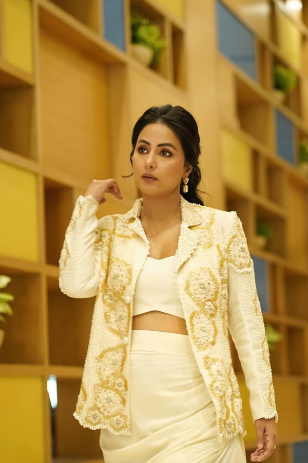 Hena-Khan-6.jpg 7