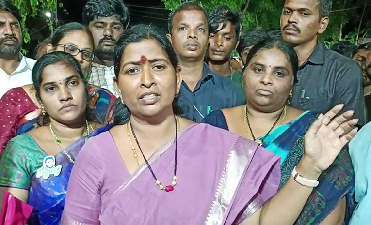 AP_Home_Minister_Vanitha_Attack.jpg