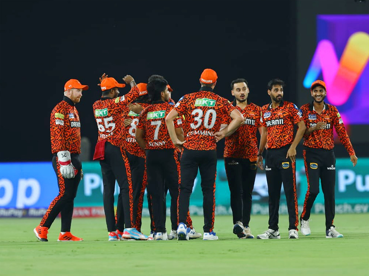 Celebrities_20In_20IPL_20Match_20at_20Hyderabad_20Uppal_20Cricket_20Stadium_20Photos_20_2810_29.jpg 11
