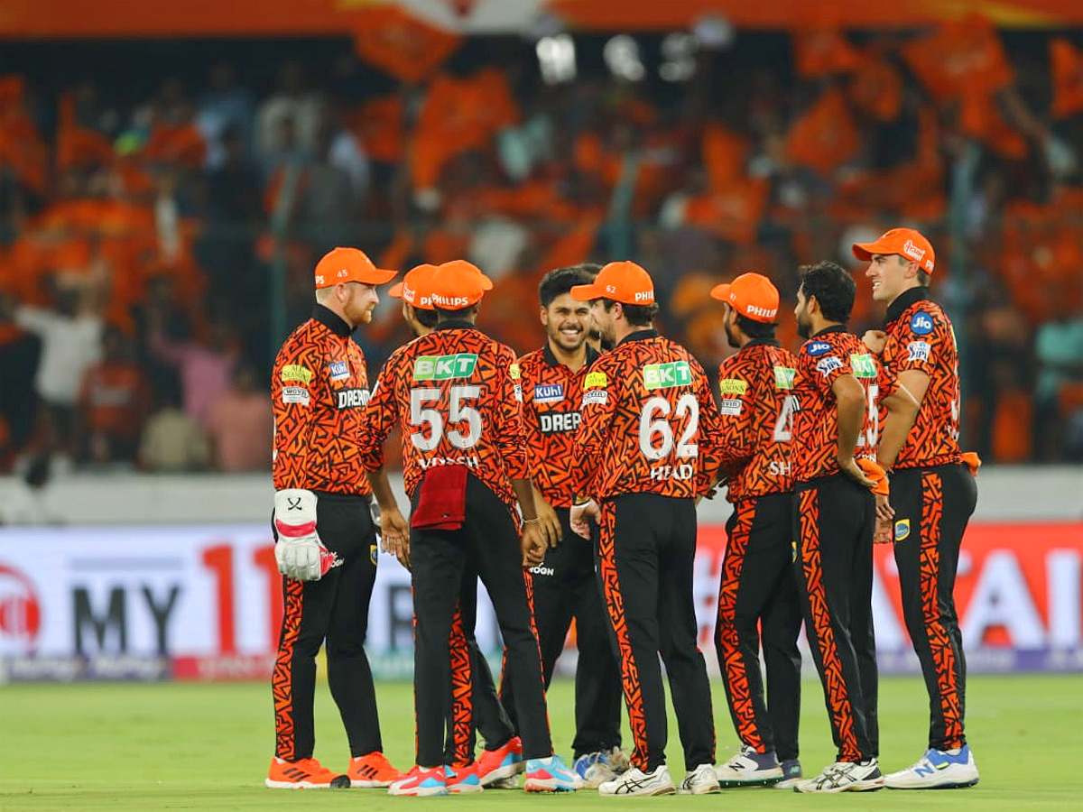 Celebrities_20In_20IPL_20Match_20at_20Hyderabad_20Uppal_20Cricket_20Stadium_20Photos_20_2813_29.jpg 14