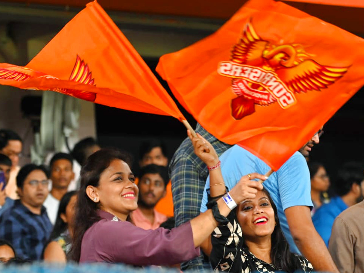Celebrities_20In_20IPL_20Match_20at_20Hyderabad_20Uppal_20Cricket_20Stadium_20Photos_20_286_29.jpg 7