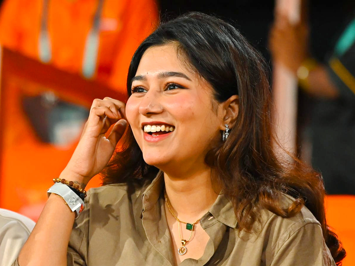 Celebrities_20In_20IPL_20Match_20at_20Hyderabad_20Uppal_20Cricket_20Stadium_20Photos_20_287_29.jpg 8