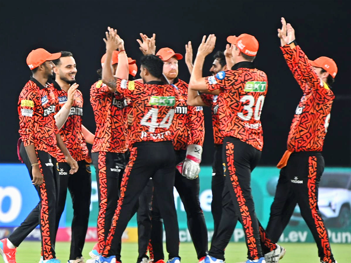 Celebrities_20In_20IPL_20Match_20at_20Hyderabad_20Uppal_20Cricket_20Stadium_20Photos_20_288_29.jpg 9
