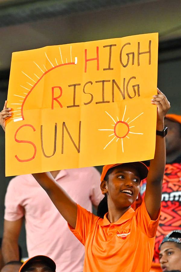 Celebrities_20In_20IPL_20Match_20at_20Hyderabad_20Uppal_20Cricket_20Stadium_20Photos_20_289_29.jpg 10
