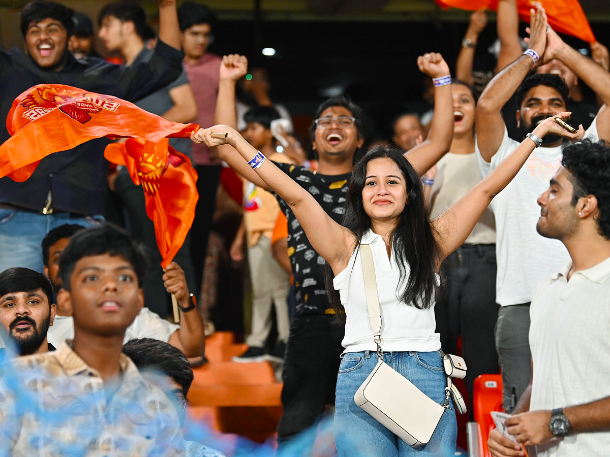Celebrities_20In_20IPL_20Match_20at_20Hyderabad_20Uppal_20Cricket_20Stadium_20Photos_24_20_286_29_0.jpg 30