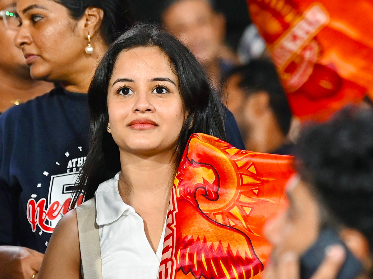 Celebrities_20In_20IPL_20Match_20at_20Hyderabad_20Uppal_20Cricket_20Stadium_20Photos_24_20_287_29_0.jpg 31