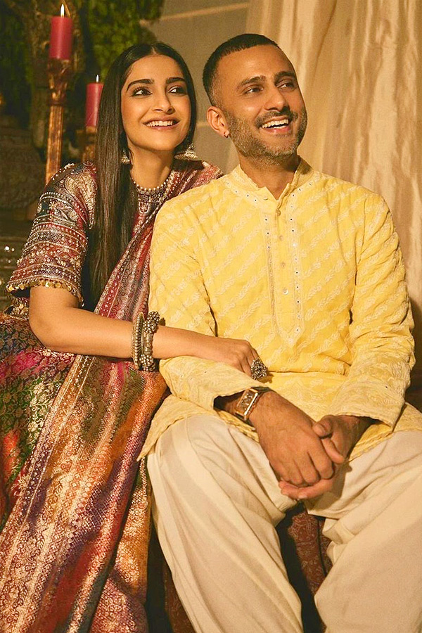 Interesting_20facts_20about_20Sonam_20Kapoor_20wedding_20Photos_20_2810_29.jpg 12