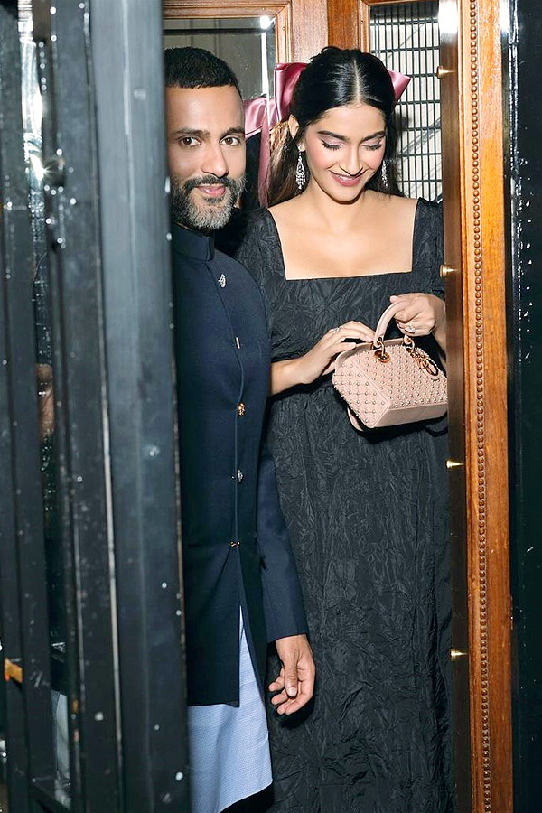 Interesting_20facts_20about_20Sonam_20Kapoor_20wedding_20Photos_20_284_29.jpg 6
