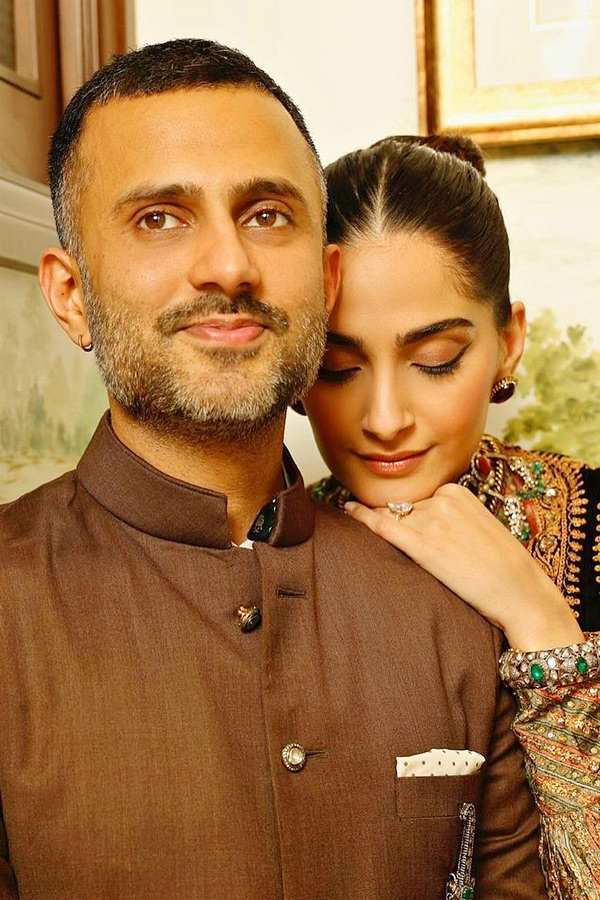Interesting_20facts_20about_20Sonam_20Kapoor_20wedding_20Photos_20_289_29.jpg 11