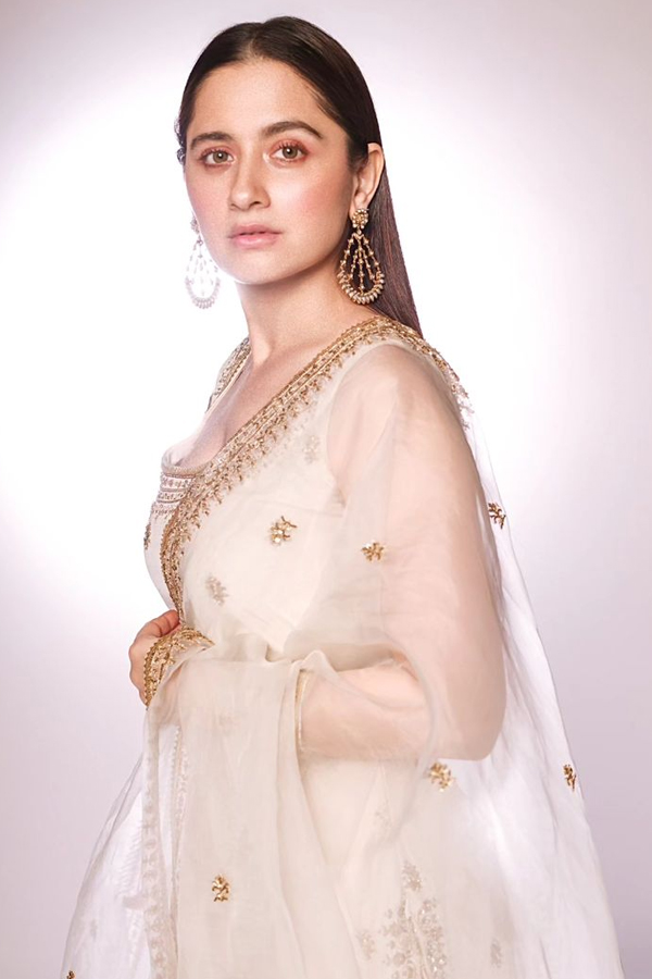 Sanjeeda-Shaikh-11_0.jpg 12