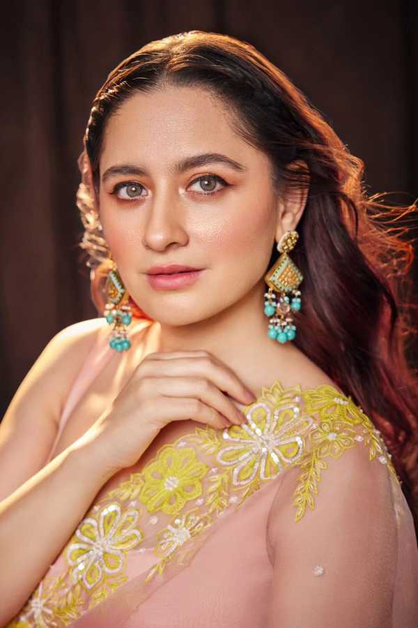Sanjeeda-Shaikh-4_0.jpg 5
