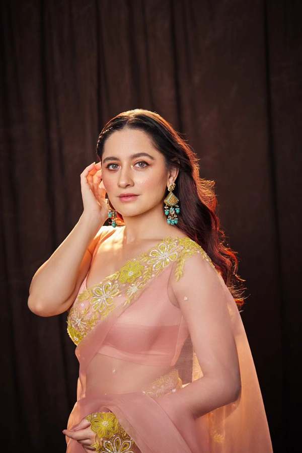 Sanjeeda-Shaikh-5_0.jpg 6