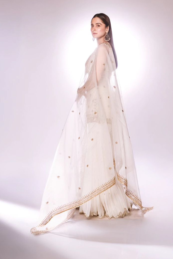 Sanjeeda-Shaikh-9_0.jpg 10