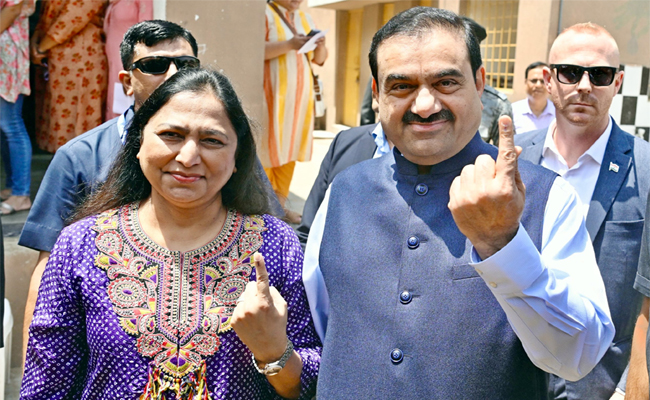 adani01.jpg