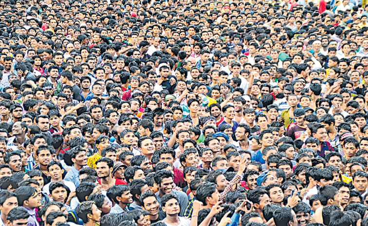crowd.jpg