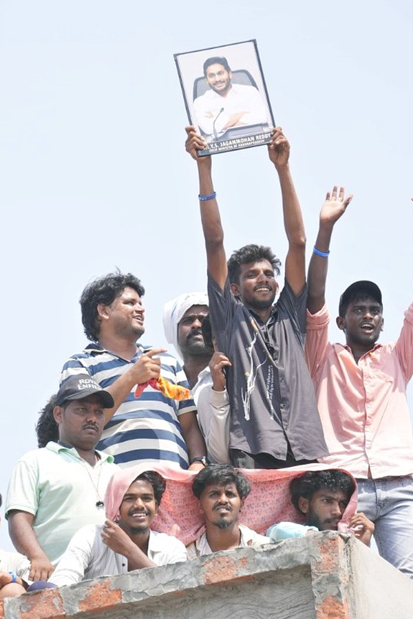 AP_20CM_20YS_20Jagan_20Public_20Meeting_20at_20Kalyanadurgam_20Photos_20_2821_29.jpg 25