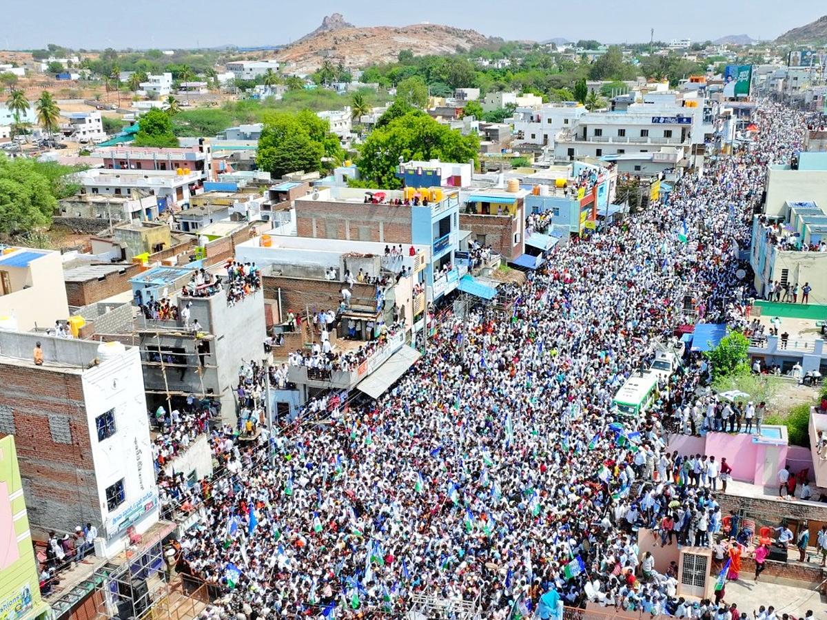 AP_20CM_20YS_20Jagan_20Public_20Meeting_20at_20Kalyanadurgam_20Photos_20_285_29.jpg 6