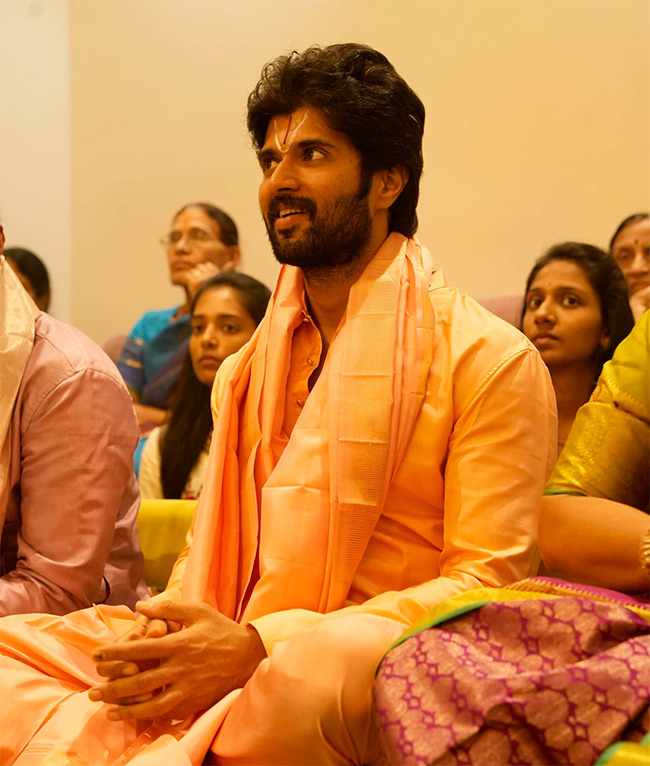 Unseen_20And_20Rare_20Pictures_20From_20The_20Unseen_20Gallery_20Of_20Vijay_20Deverakonda-_20_2810_29.jpg 10