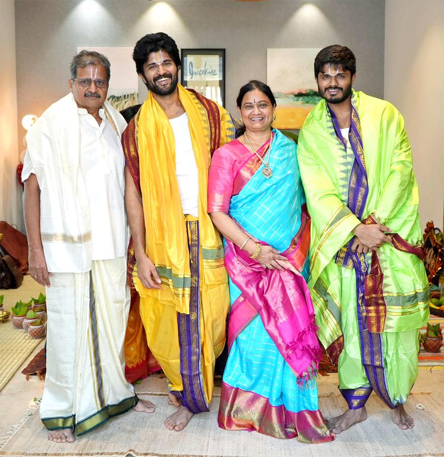 Unseen_20And_20Rare_20Pictures_20From_20The_20Unseen_20Gallery_20Of_20Vijay_20Deverakonda-_20_2811_29.jpg 11