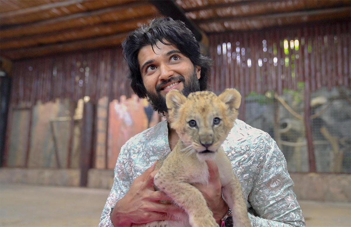 Unseen_20And_20Rare_20Pictures_20From_20The_20Unseen_20Gallery_20Of_20Vijay_20Deverakonda-_20_2819_29.jpg 19