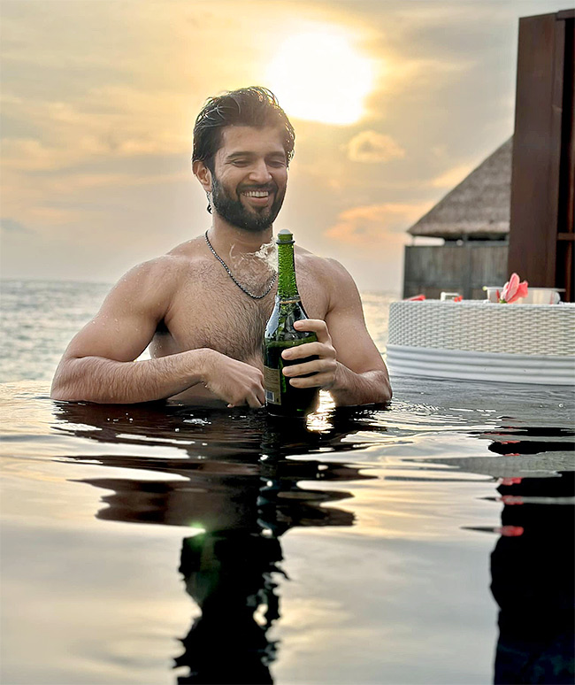 Unseen_20And_20Rare_20Pictures_20From_20The_20Unseen_20Gallery_20Of_20Vijay_20Deverakonda-_20_2820_29.jpg 20
