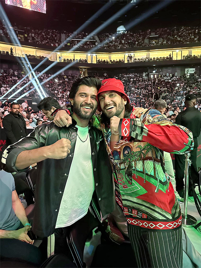 Unseen_20And_20Rare_20Pictures_20From_20The_20Unseen_20Gallery_20Of_20Vijay_20Deverakonda-_20_2821_29.jpg 21