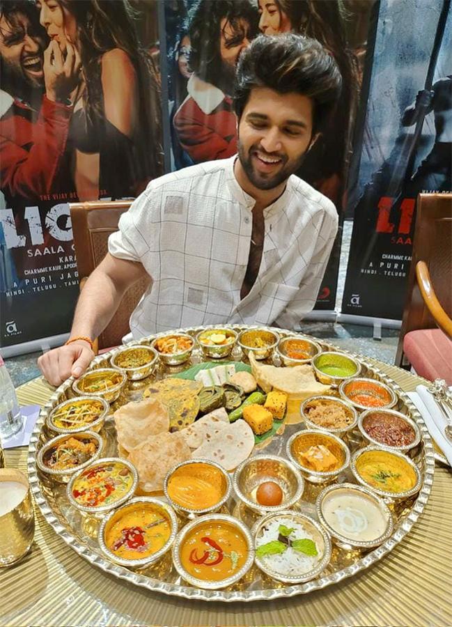 Unseen_20And_20Rare_20Pictures_20From_20The_20Unseen_20Gallery_20Of_20Vijay_20Deverakonda-_20_2823_29.jpg 23