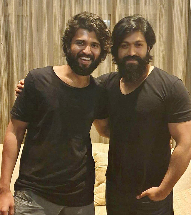 Unseen_20And_20Rare_20Pictures_20From_20The_20Unseen_20Gallery_20Of_20Vijay_20Deverakonda-_20_2837_29.jpg 37