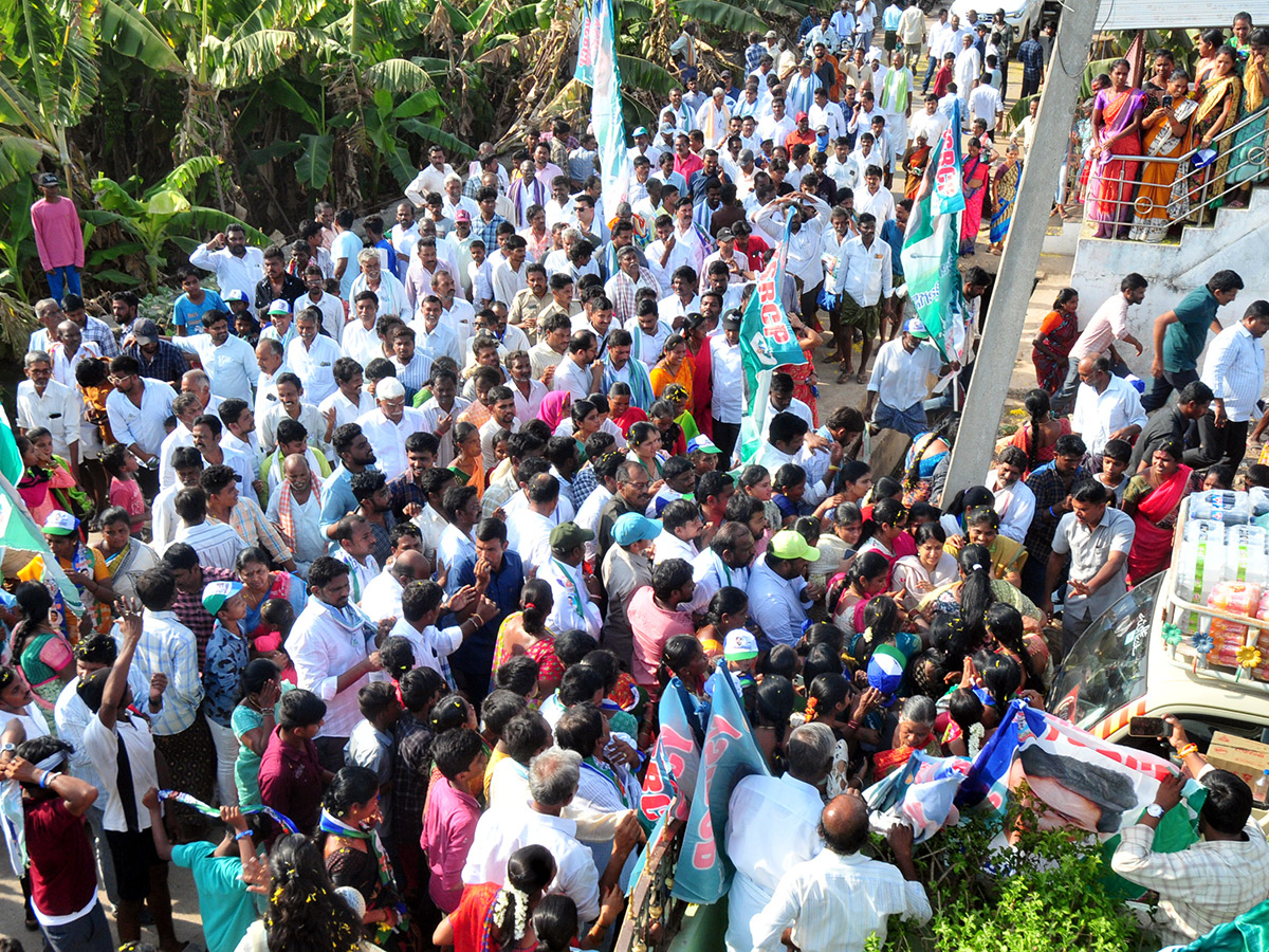 YS_20Bharathi_20Election_20Campaign_20In_20Pulivendula_20Photos-11.jpg 10
