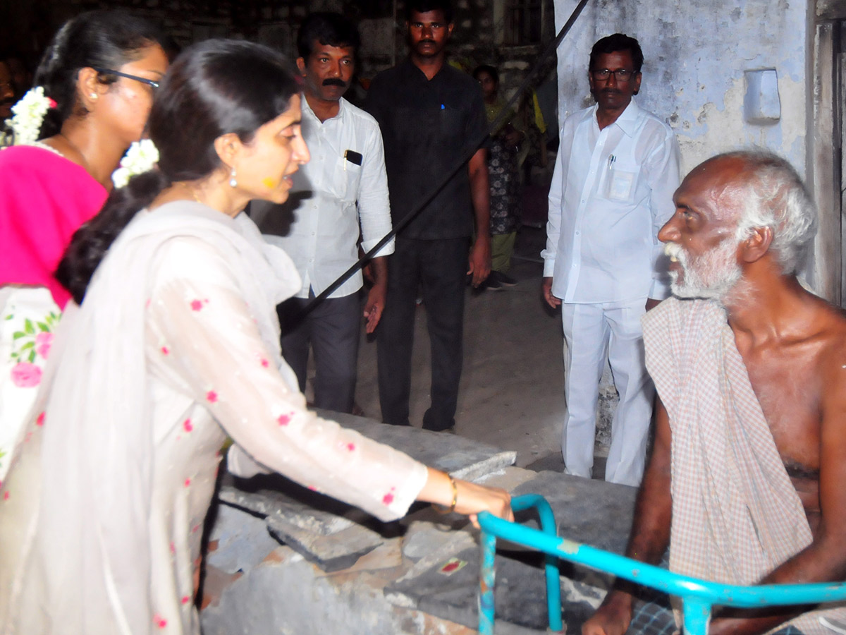 YS_20Bharathi_20Election_20Campaign_20In_20Pulivendula_20Photos-12.jpg 11