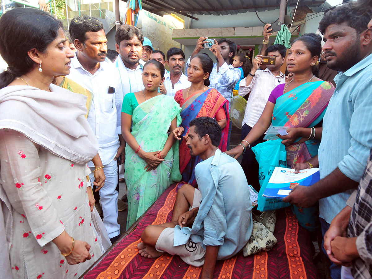 YS_20Bharathi_20Election_20Campaign_20In_20Pulivendula_20Photos-14.jpg 13